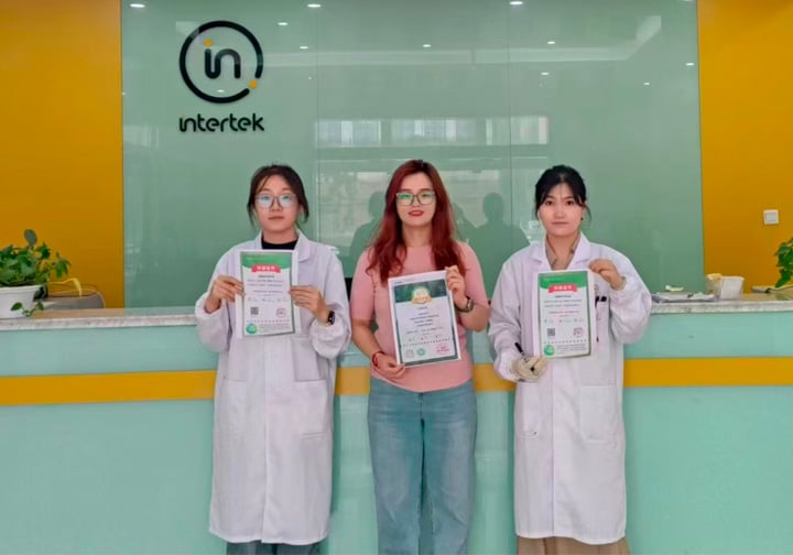 Three Intertek China colleagues hold up their donation certificates. 